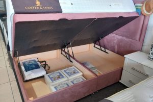 Holdingimage ottoman