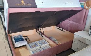 Holdingimage ottoman